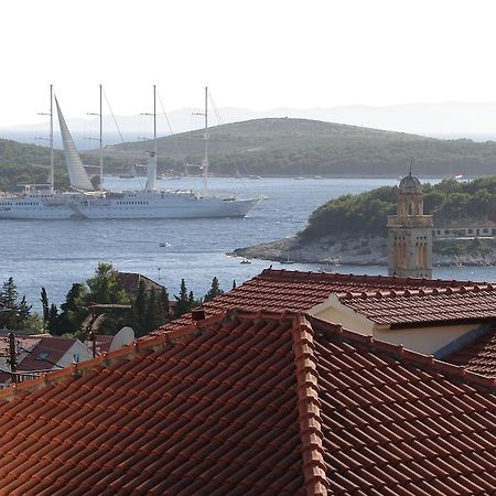 Apartments Curin Hvar Town Bagian luar foto