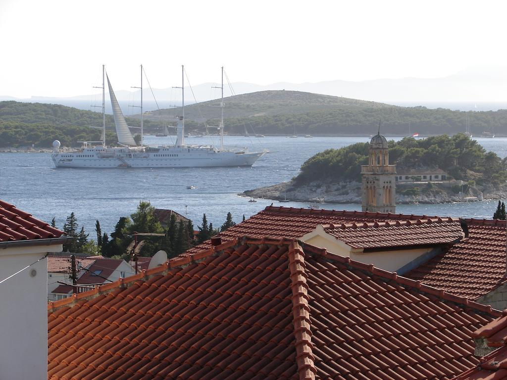 Apartments Curin Hvar Town Bagian luar foto